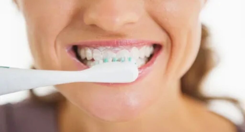 Brush your teeth daily with floss.
